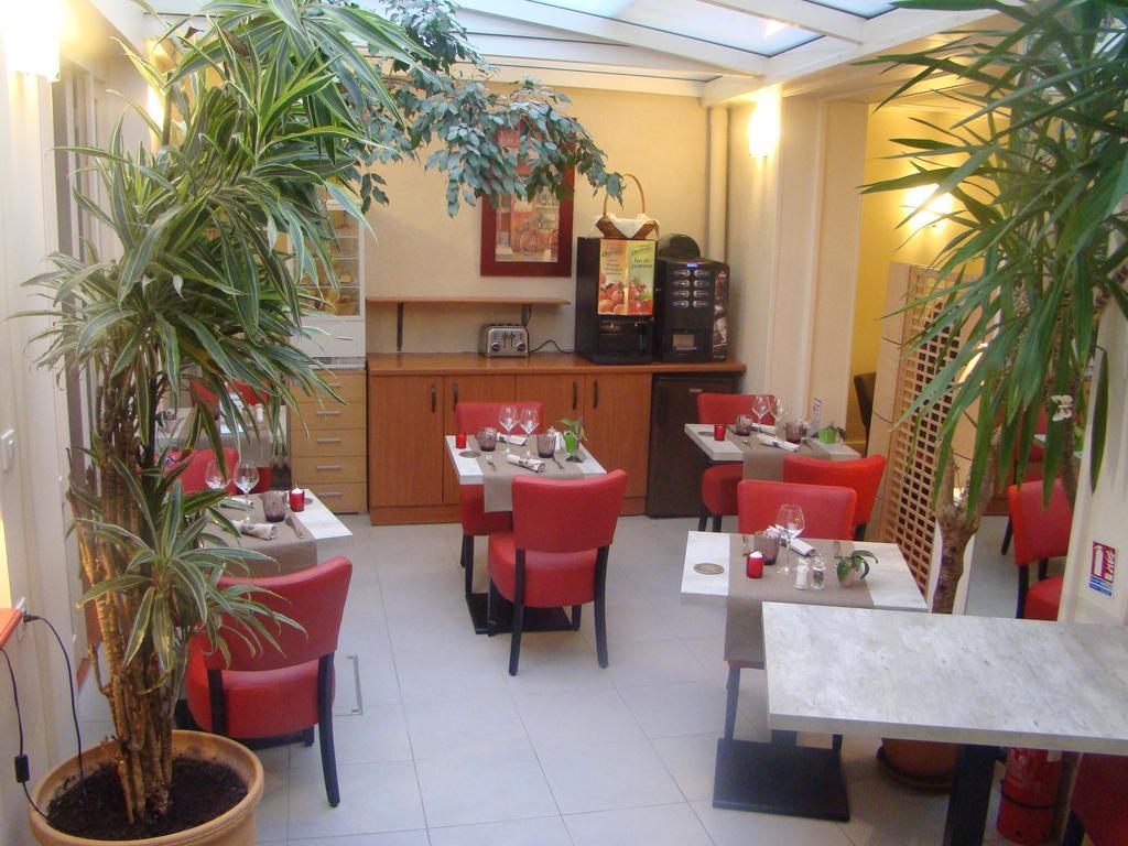 Logis Hotel De France Rochechouart Ngoại thất bức ảnh