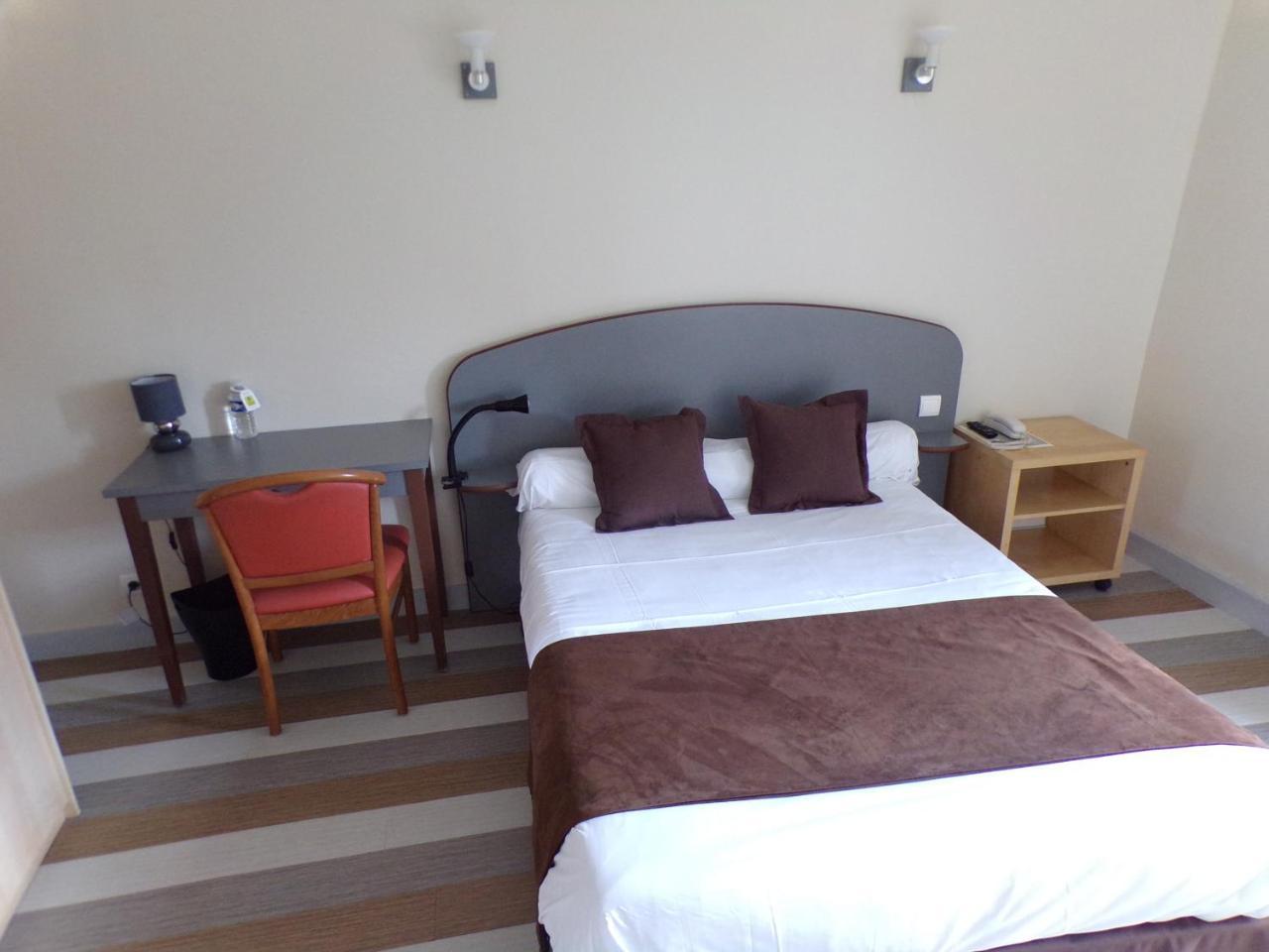 Logis Hotel De France Rochechouart Ngoại thất bức ảnh