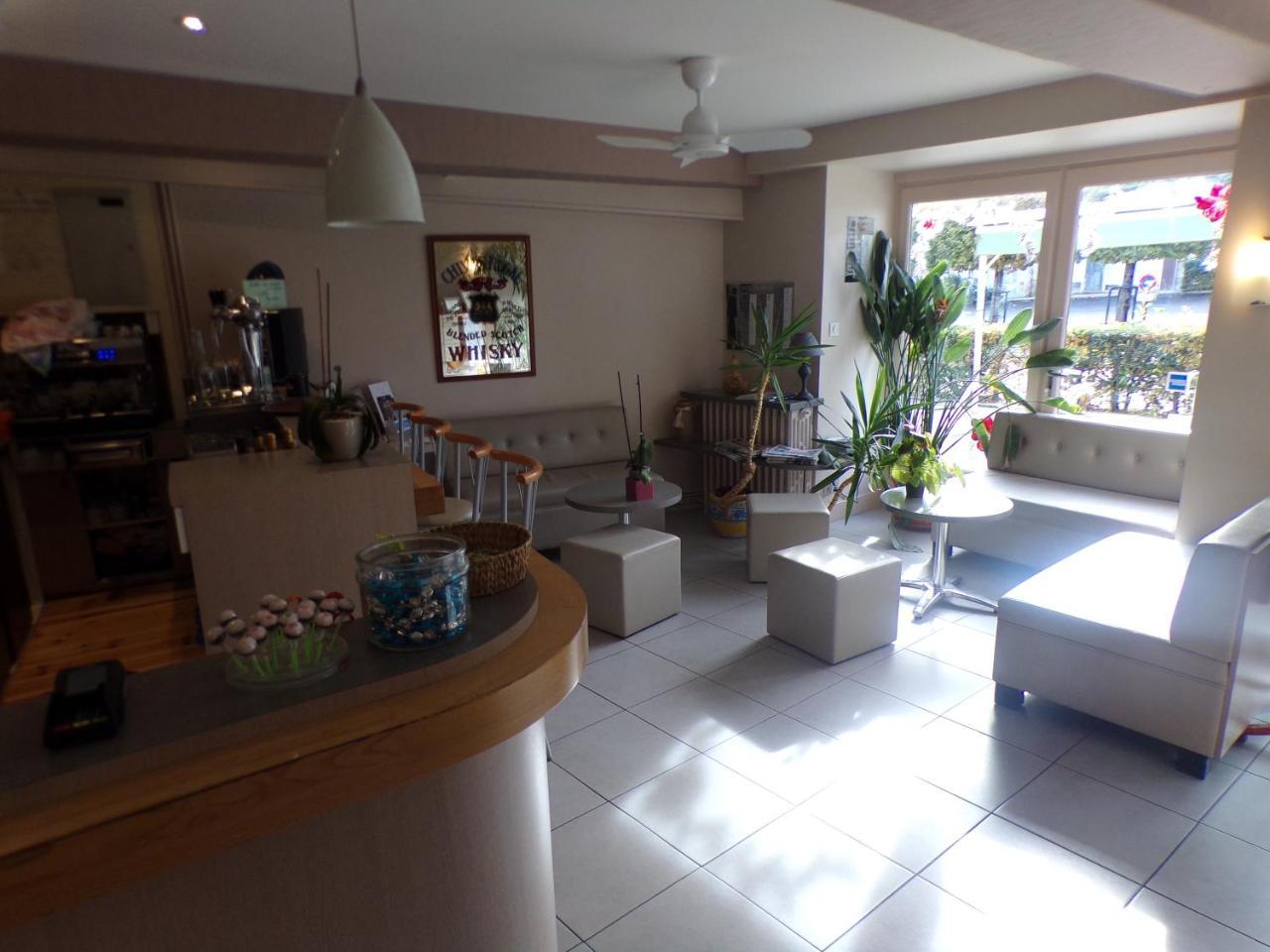 Logis Hotel De France Rochechouart Ngoại thất bức ảnh
