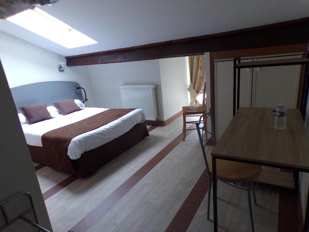 Logis Hotel De France Rochechouart Ngoại thất bức ảnh