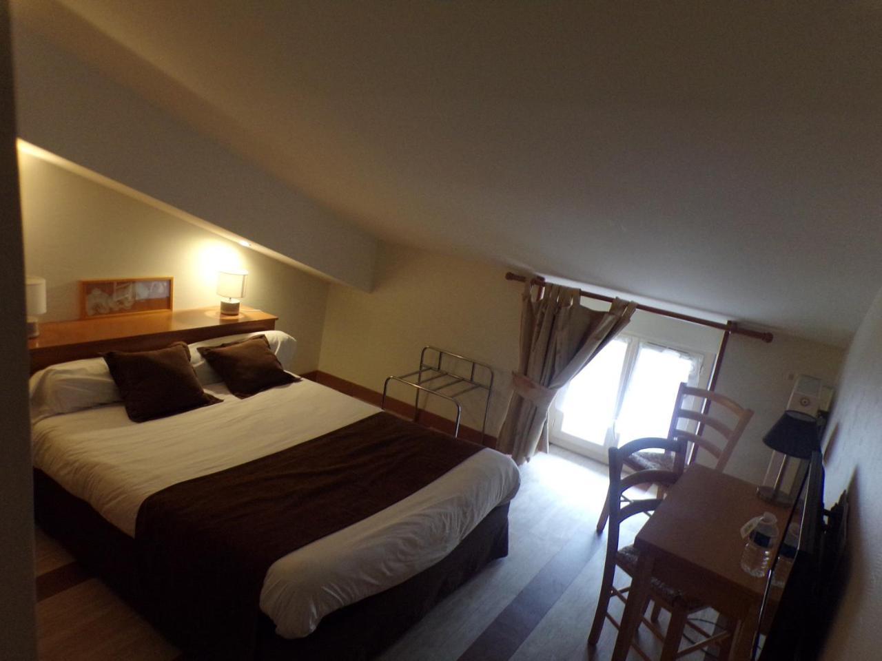 Logis Hotel De France Rochechouart Ngoại thất bức ảnh